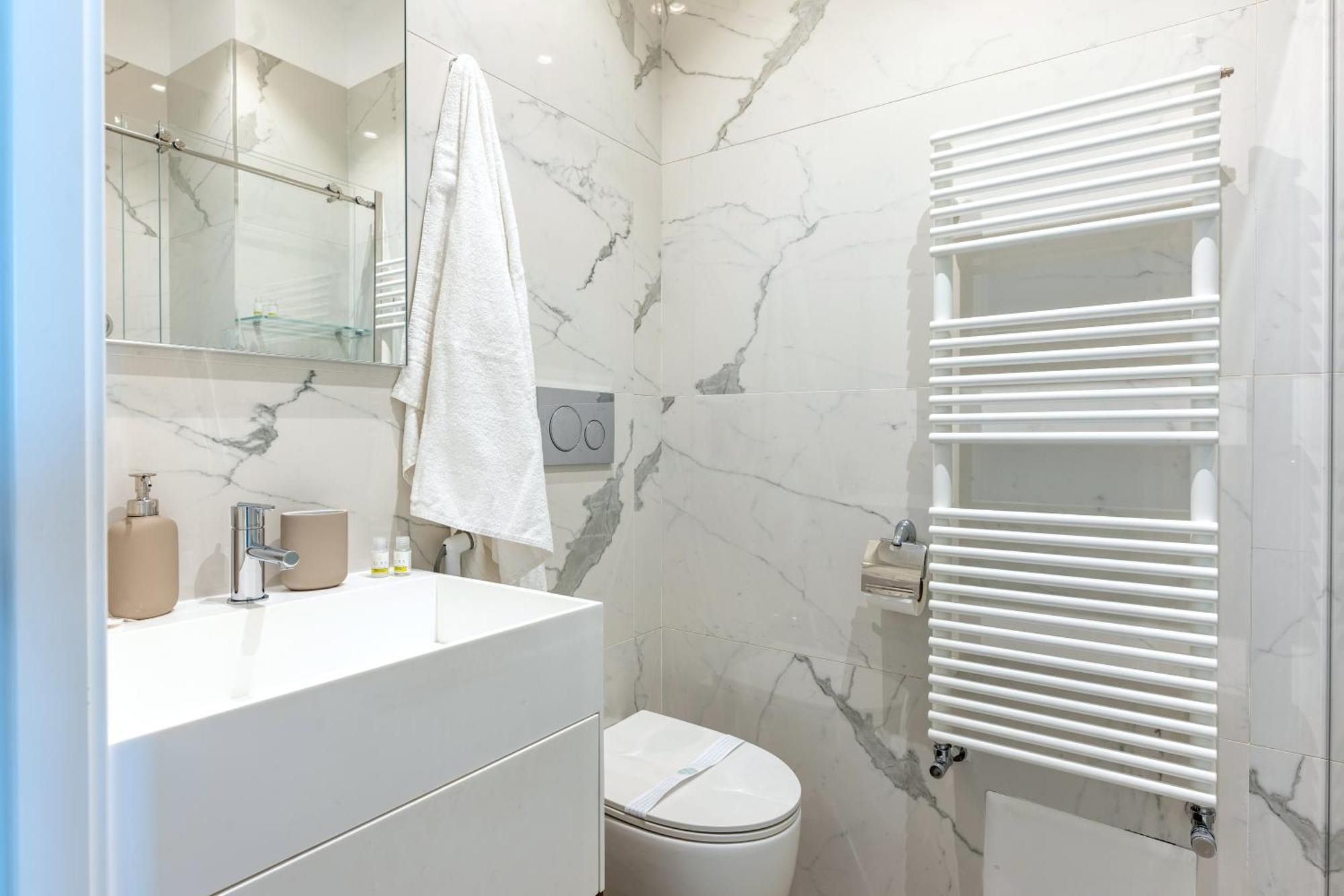 Exclusive Deluxe Apt Up To 6 People & Heated Tub Полиняно а Маре Екстериор снимка
