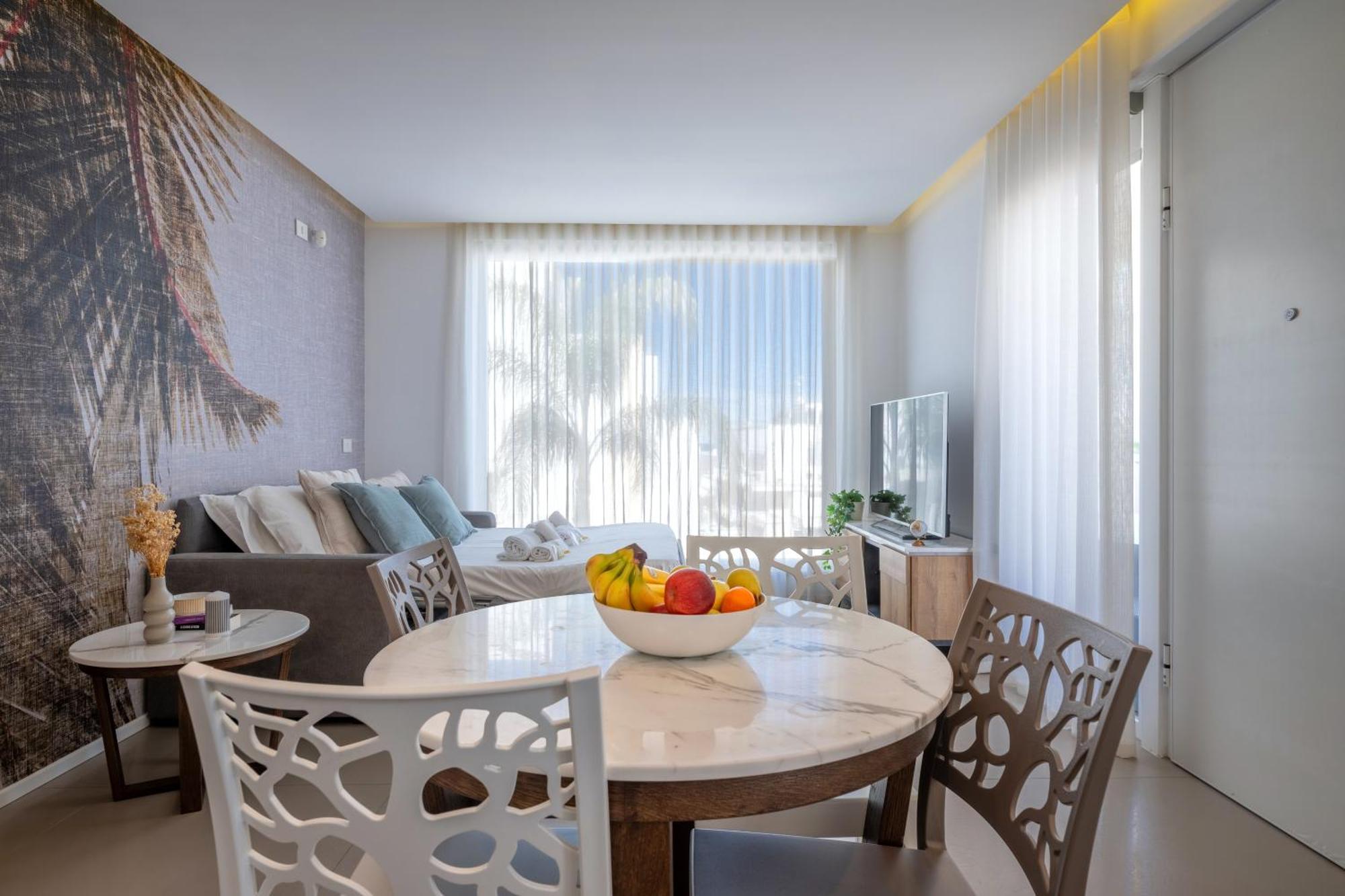 Exclusive Deluxe Apt Up To 6 People & Heated Tub Полиняно а Маре Екстериор снимка